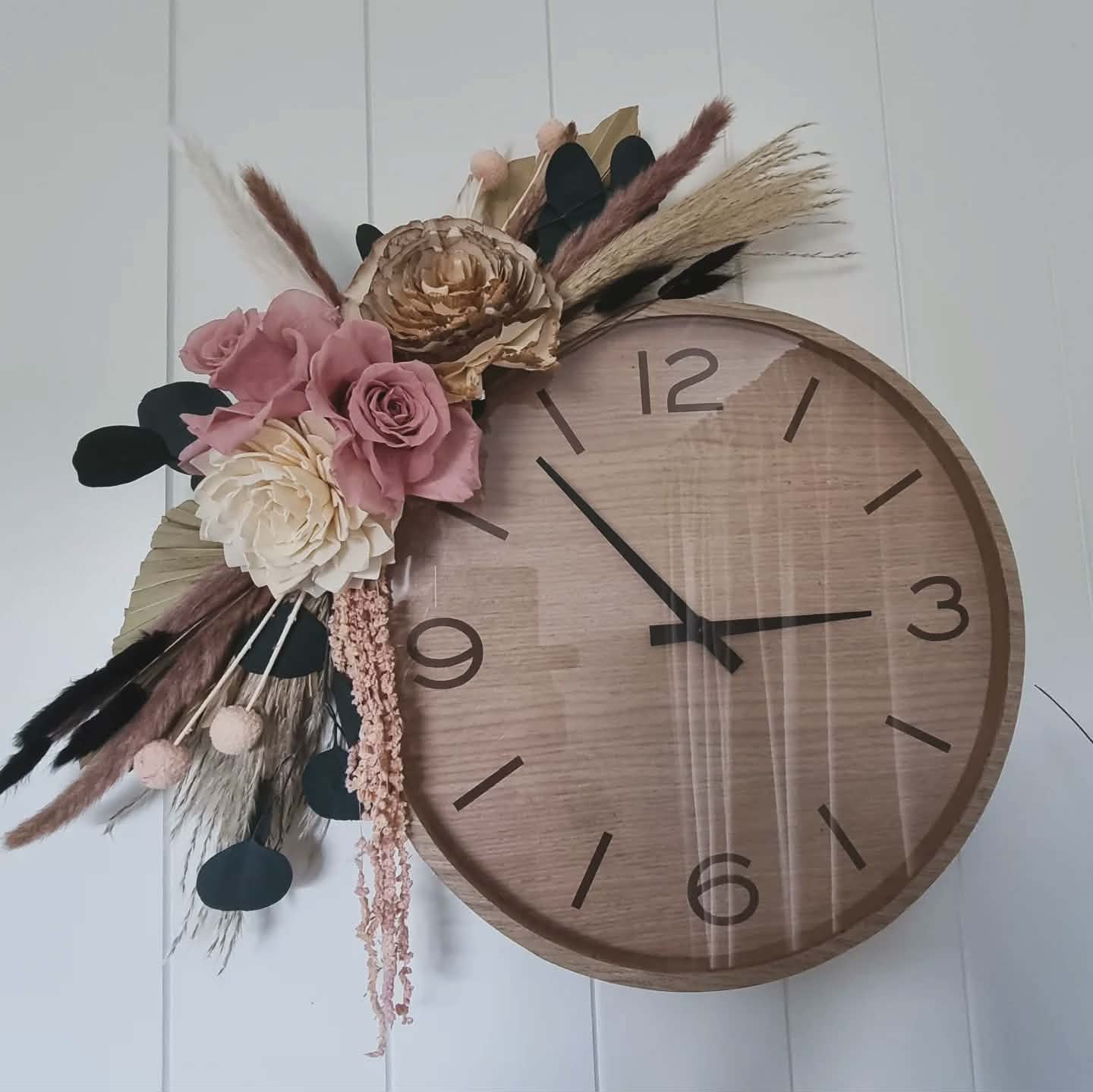 Handmade clock decorated with dried flowers